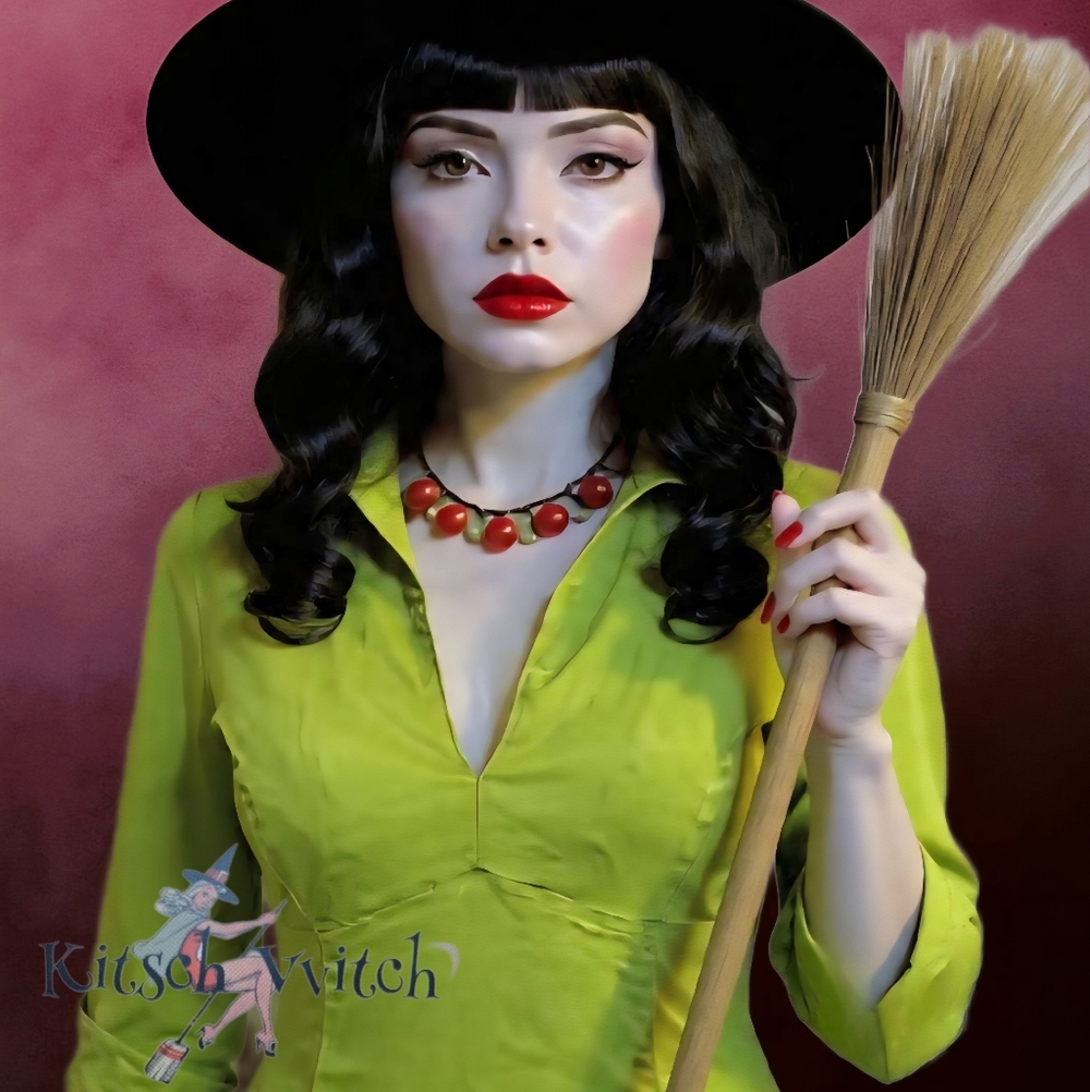 🍏Apple Of Your Eye! "Lauren" Blouse In Chartreuse Pin-Up Couture L EUC